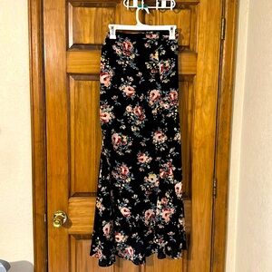Bobeau wrap skirt black with floral size Medium